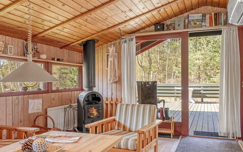 Antomine - 500M from the Sea: Bois, Plafond, Meubles, Design Intérieur, Chalet, Dur, Porche, Domicile, Tache De Bois, Cabane En Rondins