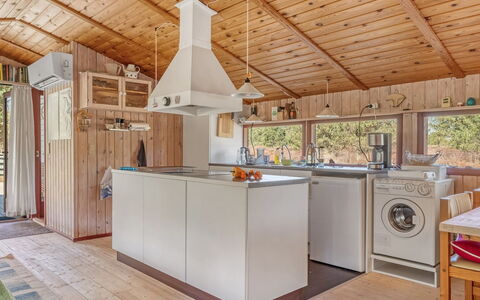 Antomine - 500M from the Sea: Bois, Cuisine, Plafond, Design Intérieur, Sol, Sol, Principaux Appliance, Pièce, Comptoir, Meubles