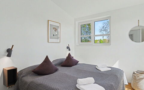 Haus S: Lit, Meubles, Design Intérieur, Chambre, Mur, Sol, Sol, Literie, Bois, Drap De Lit