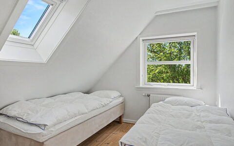Hjort - 80M from the Sea: Bois, Chambre, Plafond, Sol, Domicile, Lit, Literie, Drap De Lit, Cadre De Lit, Dur