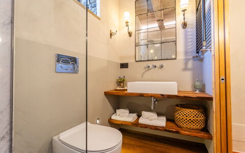 Casa Ivan: Salle De Bains, Luminaire Plomberie, Design Intérieur, Sol, Lavabo, Évier, Sol, Miroir, Robinet, Toilette