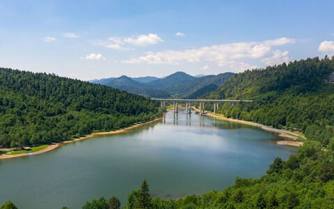 Orso: Ressources En Eau, L'Eau, Plan D'Eau, La Nature, Arbre, Environnement Naturel, Montagnes Relief, Pont, Montagne, Paysage Naturel