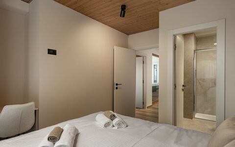 Orso: Design Intérieur, Sol, Sol, Mur, Bois, Chambre, Plafond, Pièce, Lit, Meubles