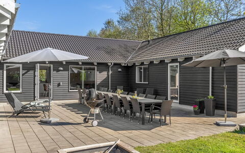 Finwith - 600M from the Sea: Toit, Domicile, Chalet, Siding, Mobilier De Jardin, Ombre, Porche, Biens, Cour, Patio