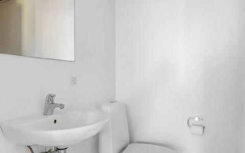 Finwith - 600M from the Sea: Lavabo, Mur, Luminaire Plomberie, Design Intérieur, Évier, Salle De Bains, Sol, Sol, Robinet, Plafond