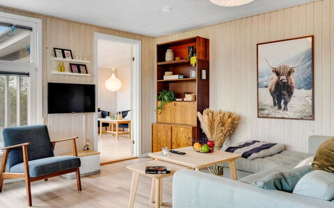 Brunetta - 200M to the Fjord: Meubles, Design Intérieur, Sol, Sol, Bois, Salon, Pièce, Canapé, Table, Plafond
