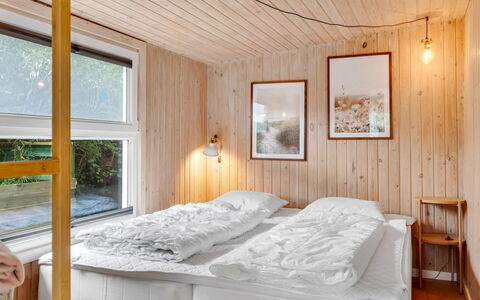 Brunetta - 200M to the Fjord: Bois, Design Intérieur, Chambre, Plafond, Sol, Meubles, Sol, Lit, Pièce, Domicile