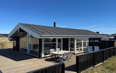 Hildegarda - 300M from the Sea: Toit, Domicile, Maison, Ombre, Chalet, Plate-Forme, Siding, Porche, Structure En Plein Air