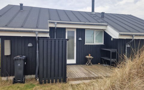 Hildegarda - 300M from the Sea: Toit, Domicile, Chalet, Siding, Ombre, Cabanon, Cour, Batiments Jardin, Arrière-Cour, Daylighting