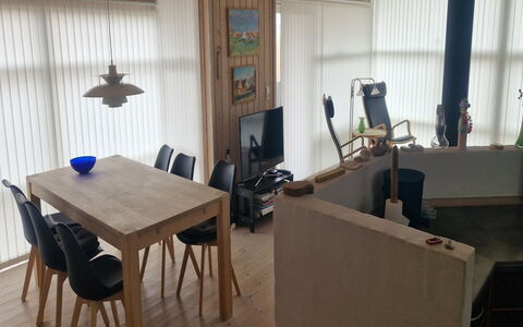 Hildegarda - 300M from the Sea: Meubles, Sol, Bois, Design Intérieur, Sol, Chaise, Table, Éclairage, Plafond, Pièce