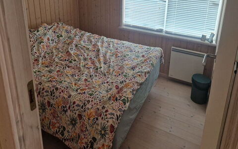 Hildegarda - 300M from the Sea: Sol, Sol, Bois, Design Intérieur, Meubles, Textile, Chambre, Linge, Pièce, Drap De Lit