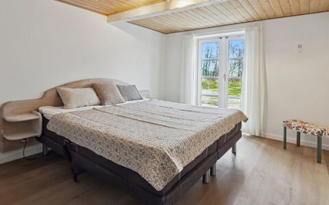 Munibert - 3.8Km from the Sea: Meubles, Lit, Design Intérieur, Chambre, Literie, Drap De Lit, Sol, Bois, Sol, Plafond