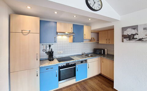 Binter: Cuisine, Comptoir, Appareil De Cuisine, Principaux Appliance, Cabinetry, Design Intérieur, Bois, Meubles, Sol, Cuisinière