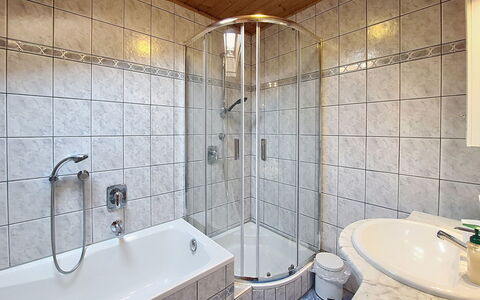 Binter: Salle De Bains, Luminaire Plomberie, Design Intérieur, Sol, Baignoire, Sol, Robinet, Plomberie, Douche, Pièce
