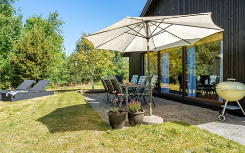 Tjerk - 900M from the Sea: Toit, Maison, Domicile, Chalet, Porte, Siding, Plate-Forme, Porche, Planche, Dur