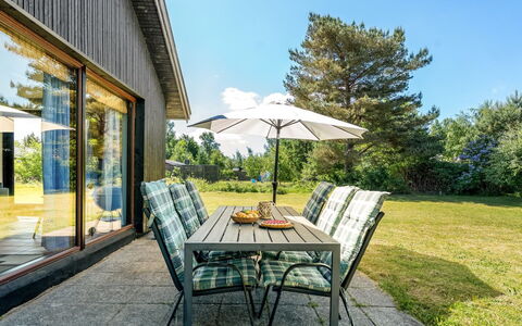 Tjerk - 900M from the Sea: Toit, Maison, Domicile, Chalet, Porte, Siding, Plate-Forme, Porche, Planche, Dur