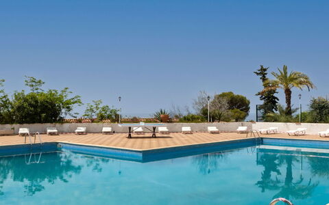 Estudi: Zone Résidentielle, Établissements Humains, Appartement, Condominium, Piscine, Recours, Mobilier De Jardin, Hôtel, Ville Resort, Vacances