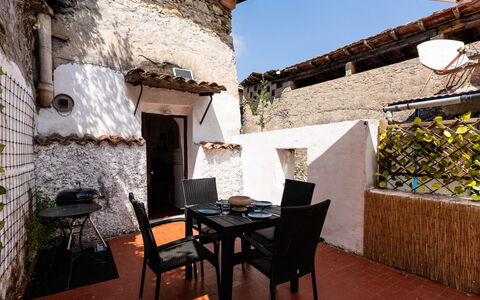 Torri House: Zone Résidentielle, Établissements Humains, Appartement, Condominium, Piscine, Recours, Mobilier De Jardin, Hôtel, Ville Resort, Vacances