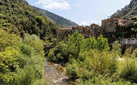Torri House: Zone Résidentielle, Établissements Humains, Appartement, Condominium, Piscine, Recours, Mobilier De Jardin, Hôtel, Ville Resort, Vacances