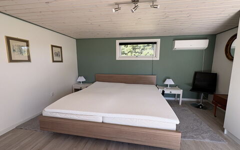 Jügen - 600M to the Fjord: Meubles, Lit, Chambre, Sol, Sol, Design Intérieur, Bois, Drap De Lit, Literie, Cadre De Lit