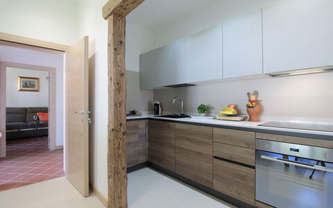 House Angy: Comptoir, Cuisine, Sol, Design Intérieur, Meubles, Mur, Bois, Sol, Cabinetry, Appareil De Cuisine