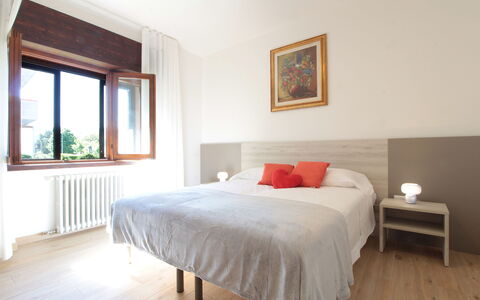 House Angy: Lit, Design Intérieur, Meubles, Chambre, Mur, Sol, Drap De Lit, Literie, Sol, Bois