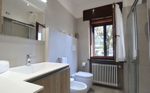 House Angy: Sol, Design Intérieur, Luminaire Plomberie, Sol, Évier, Salle De Bains, Robinet, Pièce, Plomberie, Lavabo