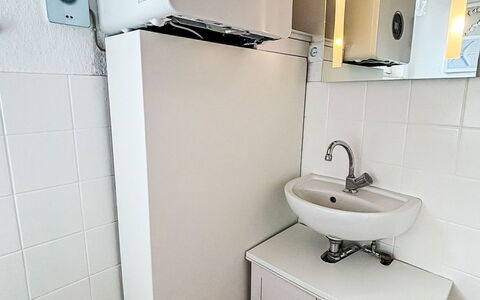 Deichblick: Luminaire Plomberie, Sol, Sol, Lavabo, Évier, Plomberie, Design Intérieur, Robinet, Pièce, Salle De Bains