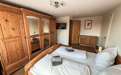 Deichblick: Lit, Chambre, Meubles, Bois, Drap De Lit, Literie, Design Intérieur, Sol, Sol, Cadre De Lit
