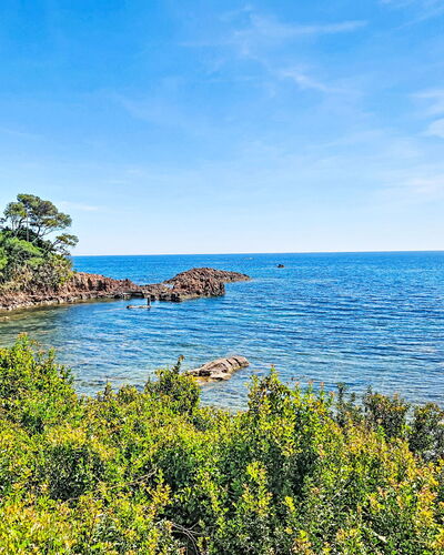 Résidence le Soleil Bleu: Herbe, Maison, Zone Rurale, Chalet, Toit, Domicile, Paysage, Plaine, Lot Terre