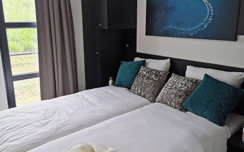 De Witte Parel: Lit, Literie, Meubles, Design Intérieur, Chambre, Drap De Lit, Coussin, Sol, Linge, Pièce