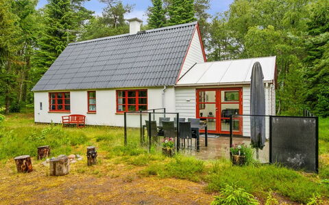 Jooseppi - 4.8Km from the Sea: Herbe, Chalet, Arbuste, Toit, Domicile, Zone Rurale, Ferme, Jardin, Pelouse