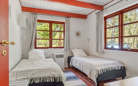 Jooseppi - 4.8Km from the Sea: Meubles, Design Intérieur, Mur, Sol, Sol, Bois, Lit, Chambre, Plafond, Pièce