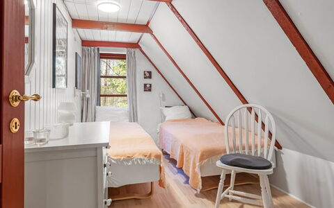 Jooseppi - 4.8Km from the Sea: Design Intérieur, Meubles, Sol, Bois, Chambre, Sol, Lit, Plafond, Pièce, Domicile