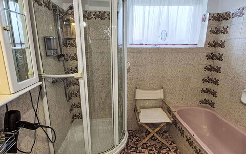 Haus Kühnsdorf: Sol, Design Intérieur, Sol, Luminaire Plomberie, Textile, Pièce, Salle De Bains, Plomberie, Meubles, Toilette