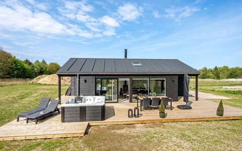 Junis - 900M from the Sea: Toit, Chalet, Vélo, Ferme, Batiments Jardin, Roue De Bicyclette, Siding, Cabanon