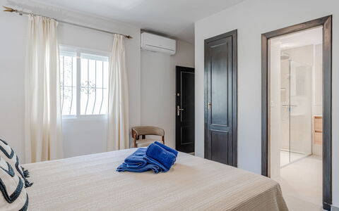 Preciados: Meubles, Design Intérieur, Bois, Sol, Sol, Lit, Chambre, Pièce, Plafond, Couvre-Fenêtres