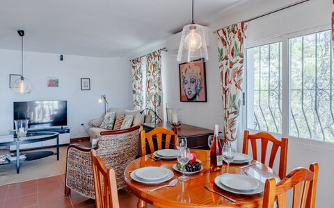 Preciados: Meubles, Design Intérieur, Sol, Pièce, Sol, Plafond, Domicile, Chaise, Appartement, Table Cuisine Et Salle A Manger