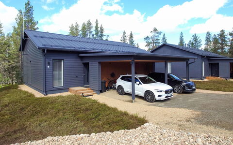 Saariselän Aavahelmi a: Garage, Chalet, Siding, Véhicule De Luxe, Allée, Batiments Jardin, Cabanon, Porte De Garage