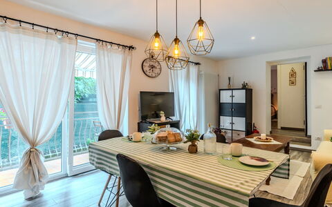 La Casetta di Lulù: Meubles, Design Intérieur, Table, Chaise, Sol, Bois, Salle À Manger, Table Cuisine Et Salle A Manger, Plafond, Pièce