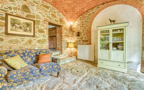 Villa the Horses: Meubles, Mur, Design Intérieur, Plafond, Sol, Sol, Éclairage, Pièce, Canapé, Salon