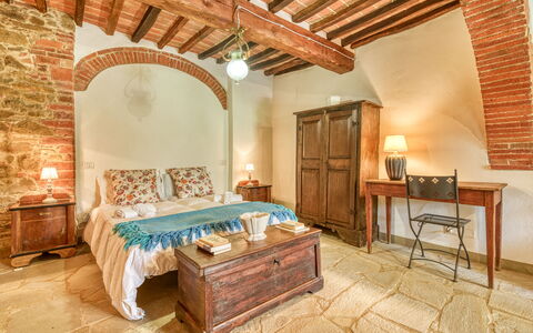 Villa the Horses: Meubles, Design Intérieur, Mur, Bois, Plafond, Sol, Chambre, Pièce, Sol, Lit