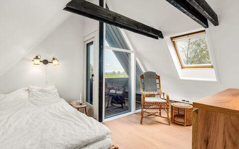 Arendine - 250M from the Sea: Bois, Meubles, Chambre, Plafond, Sol, Design Intérieur, Sol, Parquet, Lit, Domicile