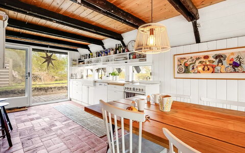 Arendine - 250M from the Sea: Design Intérieur, Sol, Meubles, Bois, Plafond, Cuisine, Luminaire, Sol, Parquet, Comptoir
