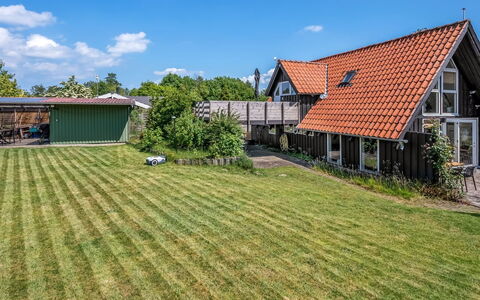 Arendine - 250M from the Sea: Herbe, Toit, Maison, Domicile, Chalet, Paysage, Zone Résidentielle, Lot Terre, Zone Rurale, Plaine