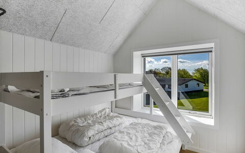 Siegfried - 5Km from the Sea: Chambre, Plafond, Literie, Lit, Drap De Lit, Daylighting, Gelé, Grenier, Dur, Cadre De Lit