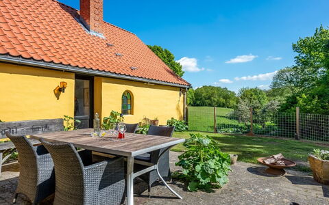 Aika - 1.6Km to the Fjord: Arbuste, Lot Terre, Chalet, Jardin, Arrière-Cour, Mobilier De Jardin, Aménagement Paysager, Ferme, Cour, Biens