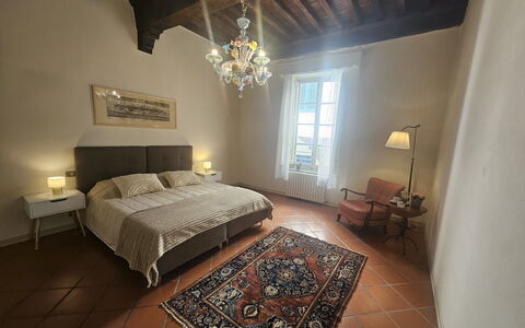 Alla Torre: Sol, Sol, Mur, Design Intérieur, Bois, Meubles, Chambre, Plafond, Lit, Pièce