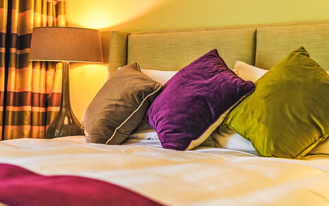 Babbacombe: Meubles, Design Intérieur, Lit, Chambre, Literie, Drap De Lit, Linge, Coussin, Throw Pillow, Pièce