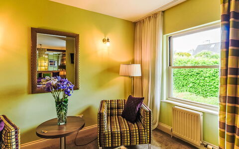 Torwood: Design Intérieur, Meubles, Plafond, Sol, Sol, Éclairage, Domicile, Pièce, Salon, Appartement